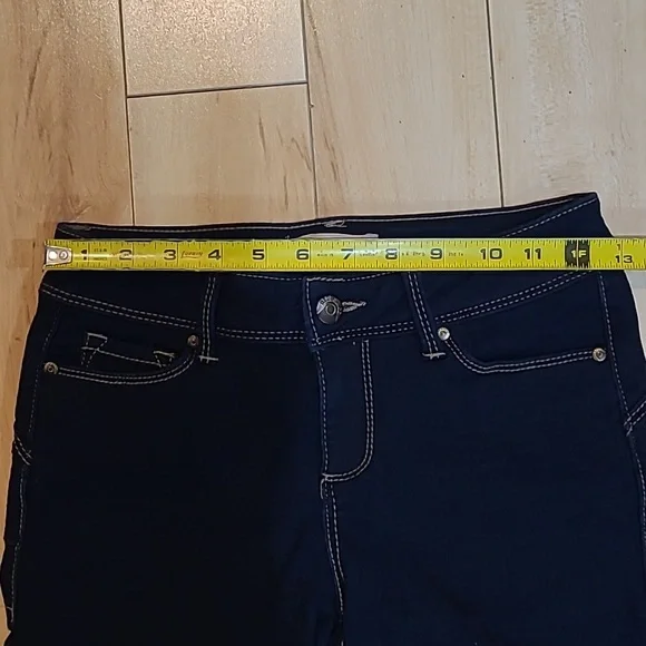 Blue Spice women's size 3 jean shorts - Picture 3 of 4